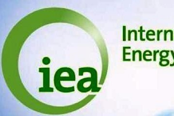 IEA: Tình trạng thừa cung dầu mỏ đang chấm dứt