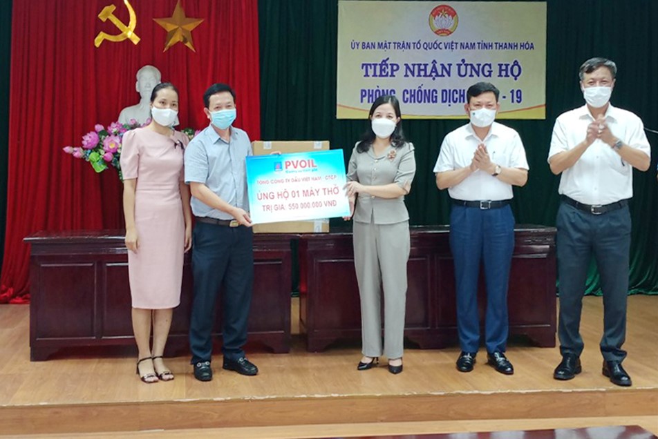 PVOIL presents Thanh Hoa province a high-function ventilator for pandemic prevention