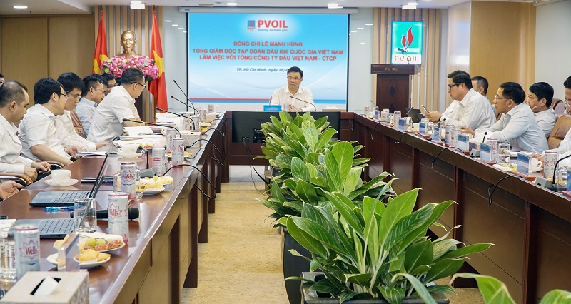 PetroVietnam President and CEO works with PVOIL leaders for 2021 business goal