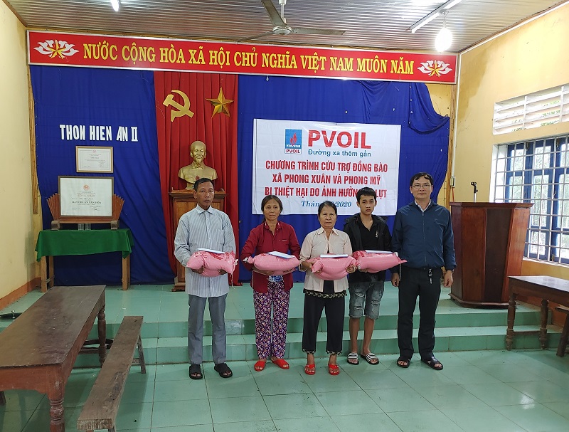 Towards the Central region: PVOIL donates gifts to affected people in flood areas