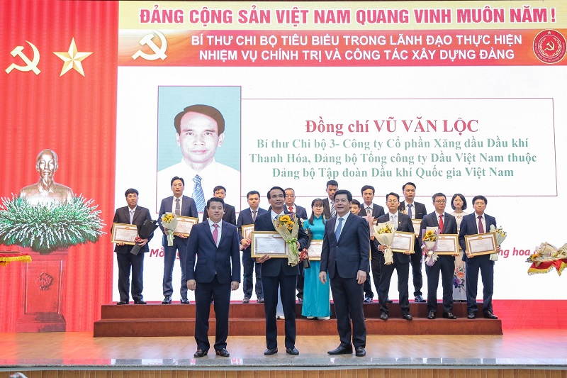 Bí thư Chi bộ 3 - Đảng bộ PVOIL Thanh Hóa được Đảng ủy khối Doanh nghiệp Trung ương tuyên dương Bí thư Chi bộ tiêu biểu