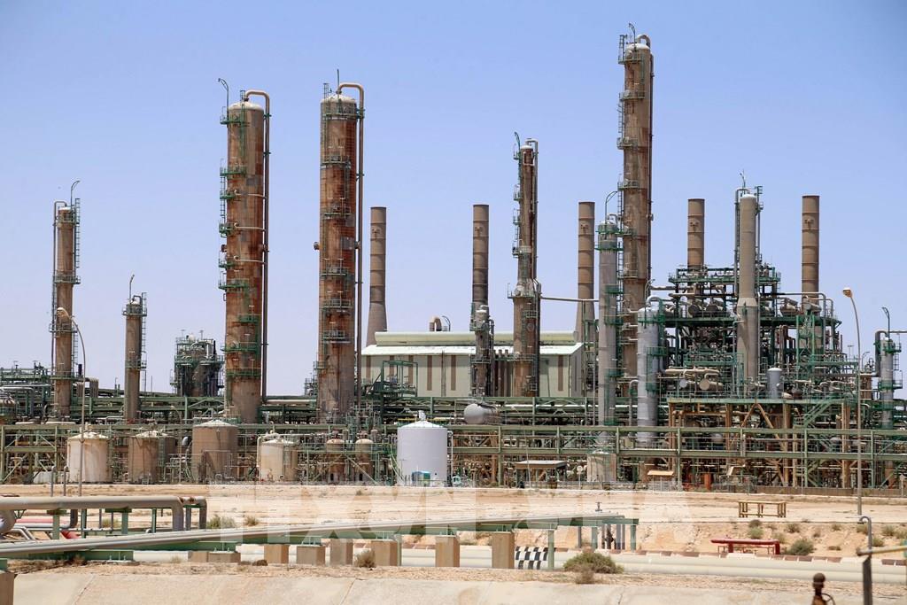 Thị trường dầu thế giới ngóng chờ kết quả cuộc họp của OPEC+