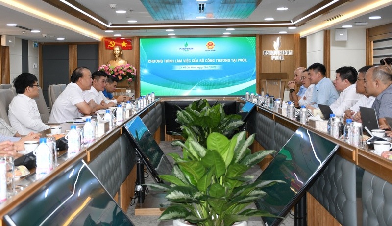 Bộ Công Thương làm việc với PVOIL về đảm bảo nguồn cung xăng dầu dịp Tết 2026